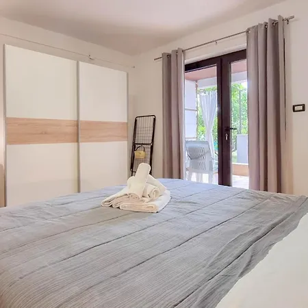 Milena One Apartment *